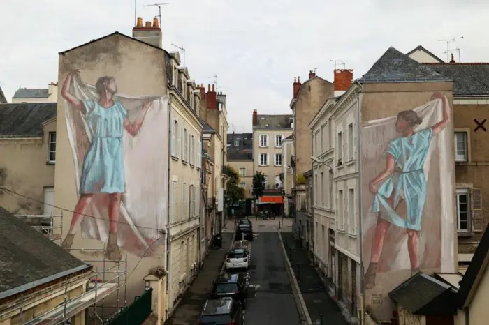 Helen Bur and Faith47 in Angers, FR — tribute to Hyuro