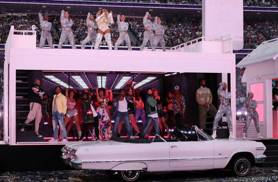 013-show-super-bowl