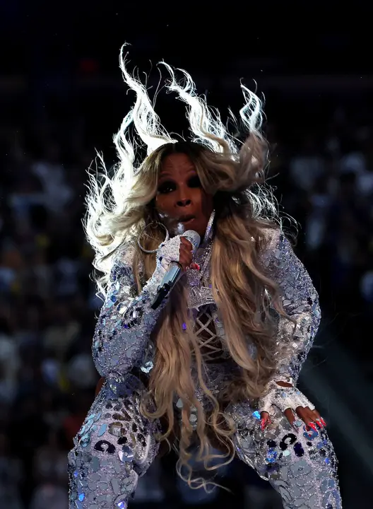 08-show-super-bowl