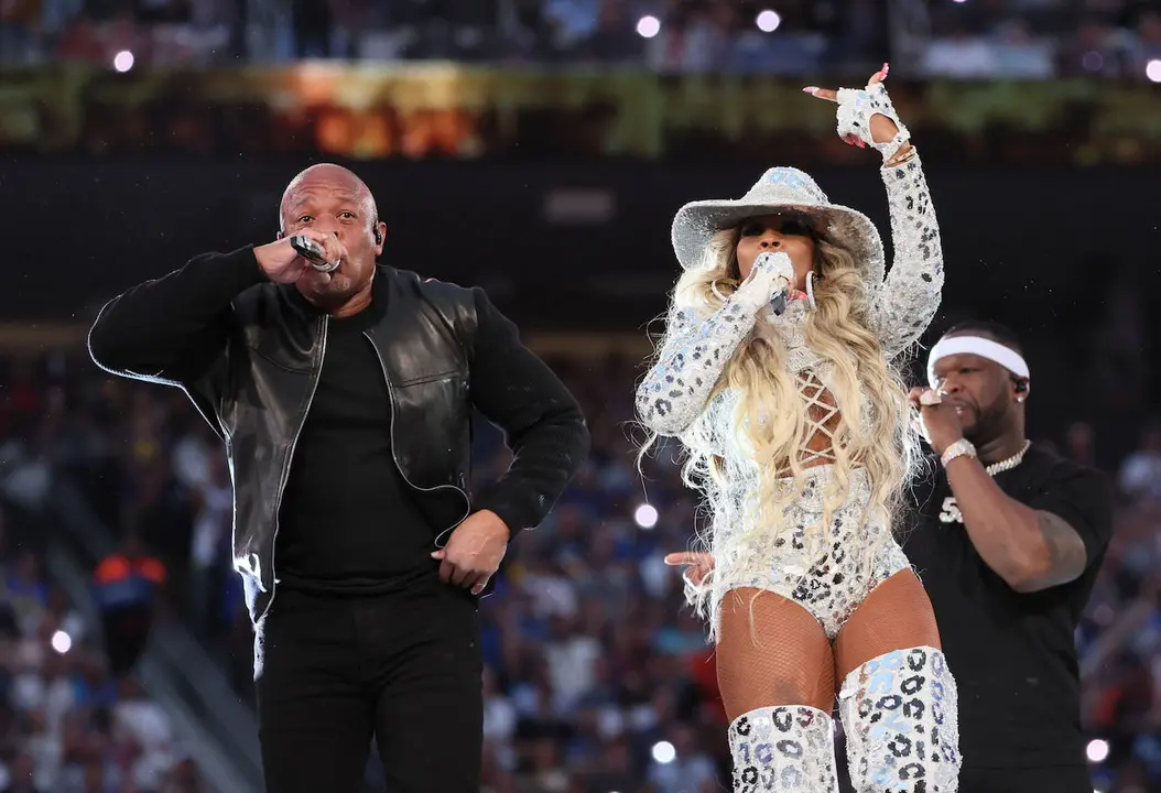06-show-super-bowl