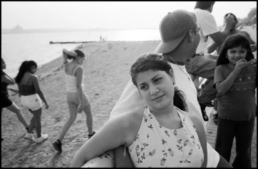 USA. Perth Amboy, New Jersey. 2000. Eighteen-year-old Elyzabeth Vasquez and her 22-year-old husband, Ruben Vasquez, along the waterfront on a Sunday afternoon. They were both born in Perth Amboy.