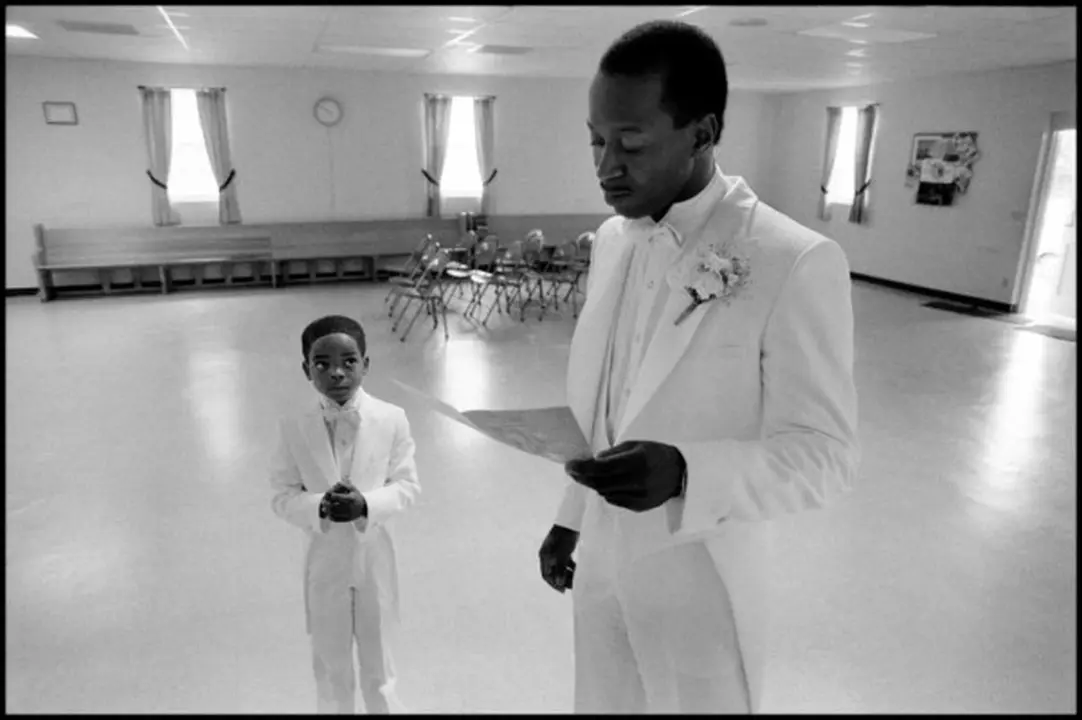 USA. Beaufort, South Carolina. 1984. Groom with ring bearer.