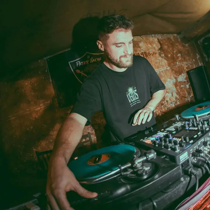 DJ Peter Hache