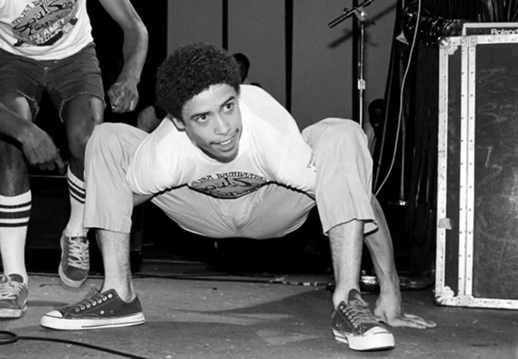 Crazy Legs en el Soulsonic Force show en The Ritz, en New York 982.
Fotografía por Ebet Roberts.