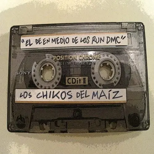 El de en medio de los Run DMC - Los Chikos del Maíz (2011)