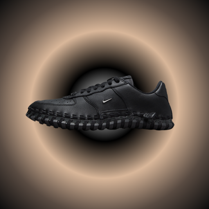 <p>Jacquemus x Nike J Force 1 Low LX</p>
<p>Lanzamiento: 21/06</p>
<p>Código: DR0424-001</p>