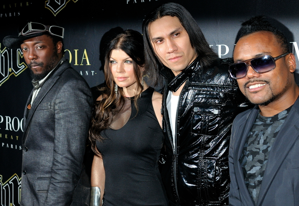 Les_Black_Eyed_Peas_en_concert_au_VIP_Room_Paris_3_(cropped)