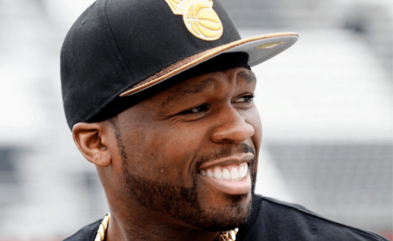 50 Cent riendose