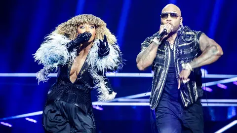 La artista Senhit y el rapero Flo Rida durante su representaci&oacute;n a San Marino en el certamen de Eurovisi&oacute;n 2021