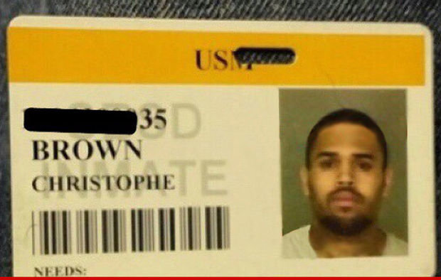 La identidad de la cárcel del cantante Chris Brown de alguna manera habrá salido de la prisión preventiva y ahora mismo se encuentra en venta online. ¡Increíble pero cierto! Si... te estarás preguntando ¿como es posible que haya gente tan friki que compre una cosa así? Hoy en día ya nada debería de sorprendernos.