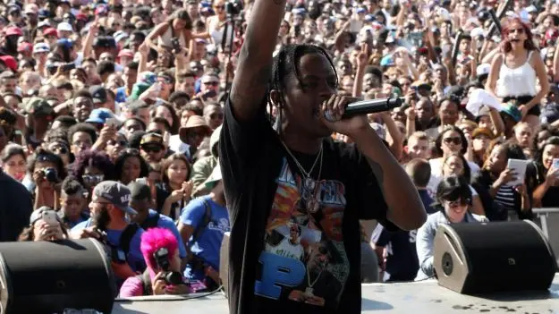 Travi$ Scott incita a la violencia en el Lollapalooza