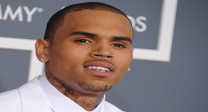 Chris Brown donará las ganancias de su nuevo disco