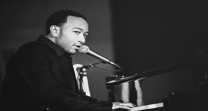 Disfruta de este acústico de John Legend