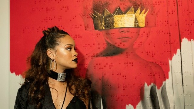 ¿Por qué Rihanna regaló su álbum?