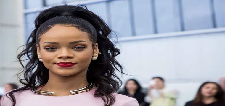 Rihanna se lanza a sus fans, en su nuevo videoclip 