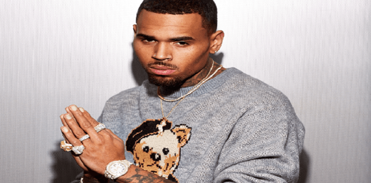 Chris Brown denunciado por amenazar de muerte a una mujer