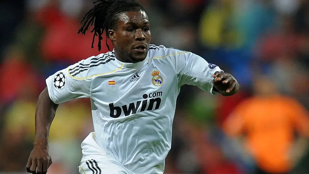 El ex-jugador del Real Madrid Drenthe, deja el futbol para seguir haciendo rap.