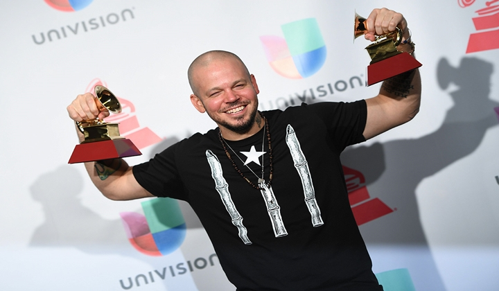 Residente se lleva dos Grammys y lanza un emotivo discurso 