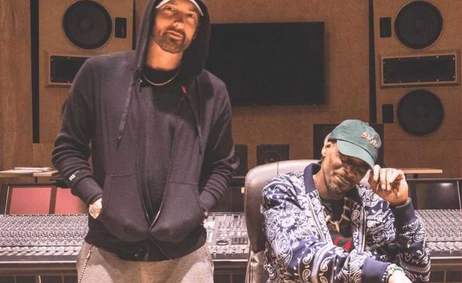 Eminem y Snoop Dogg en el estudio de grabación