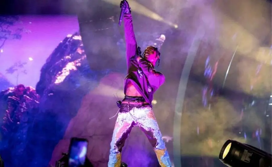 Travis Scott durante un concierto.