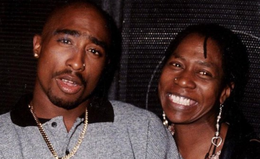 Afeni Shakur junto a su hijo, Tupac Shakur
