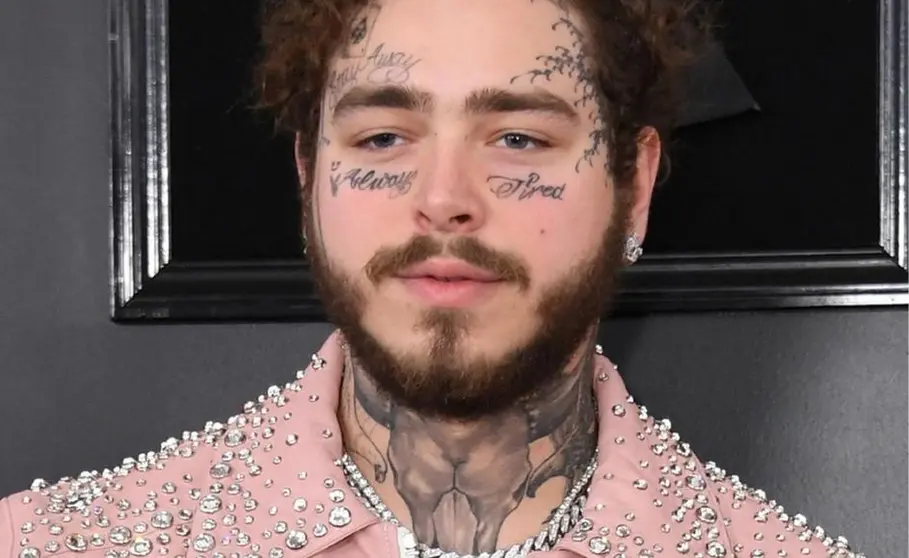 Post Malone y sus letras en el baño