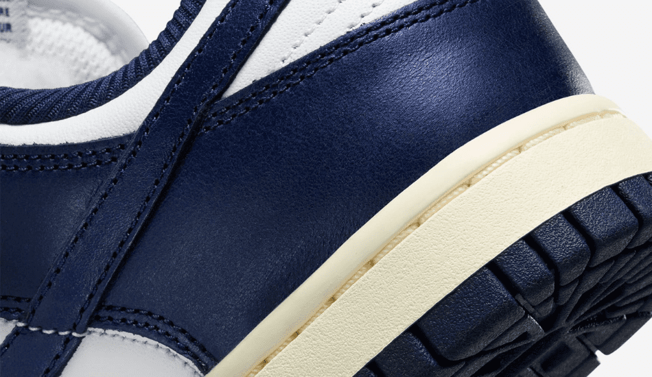 Nike Dunk Low Midnight Navy and White: Un diseño atemporal ideal para completar tus looks- Imágenes by Nike