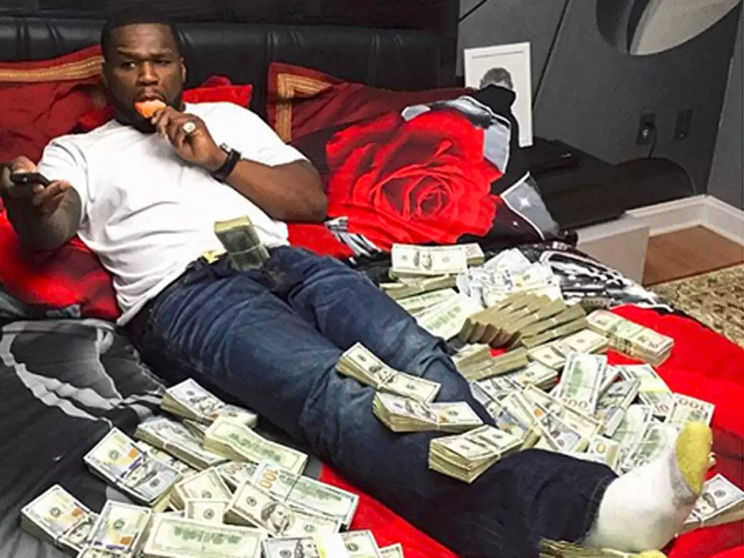 50-cent-shows-his-cash-online-in-response-to-bankruptcy-jibes