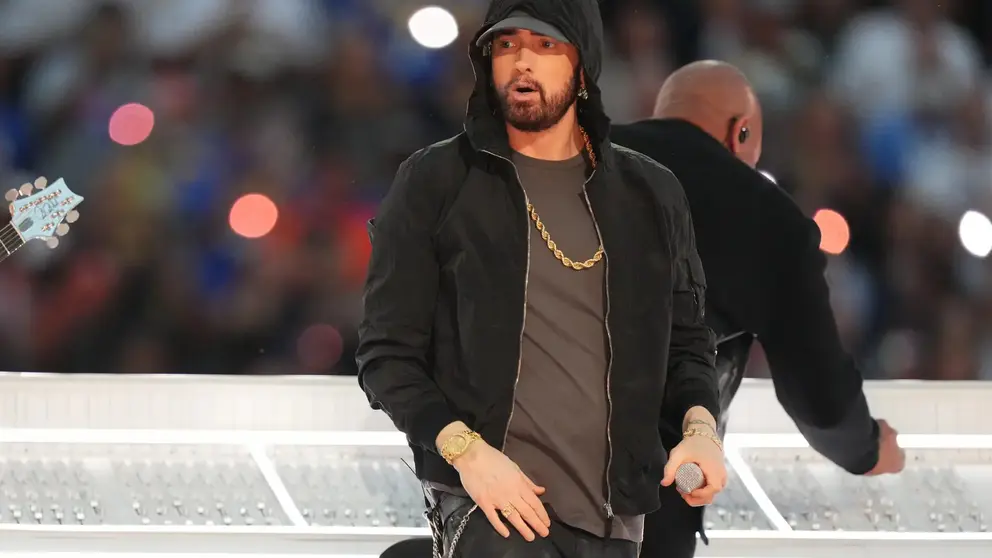 eminem-cantando-en-la-super-bowl-de-2022 (1)