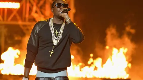 Meek Mill insulta a un fan por llevar un cartel de Drake 
