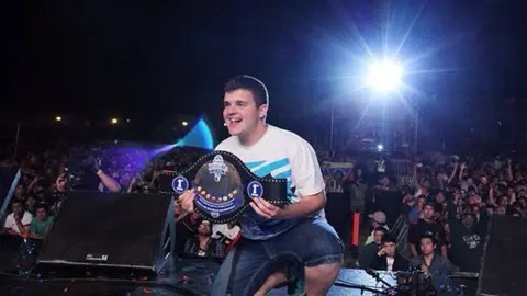 Un espa&ntilde;ol gana la "Red Bull Batalla De Los Gallos"