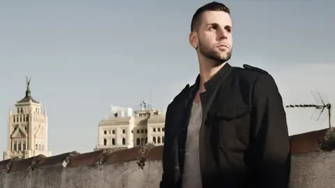Dakaneh vuelve a la escena