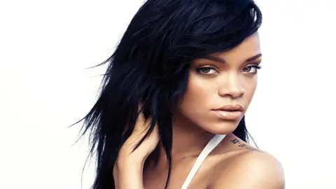 Rihanna dise&ntilde;a unas nuevas botas para Manolo Blahnik
