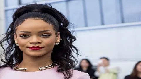 Rihanna se lanza a sus fans, en su nuevo videoclip 