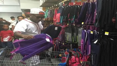 Jeezy dona 2.500 mochilas a estudiantes de Atlanta