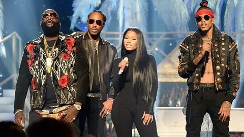 Obligan a August Alsina a hacer playback en los AMAs