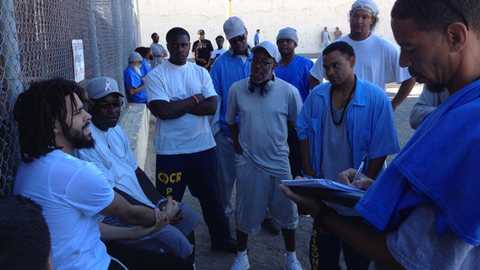 J.Cole visita una prisi&oacute;n buscando inspiraci&oacute;n para su pr&oacute;ximo disco