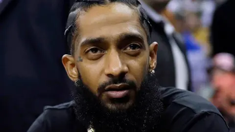 Nipsey Hussle recibe la estrella del paseo de la fama de Hollywood