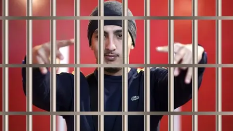 Montaje de Morad entre rejas