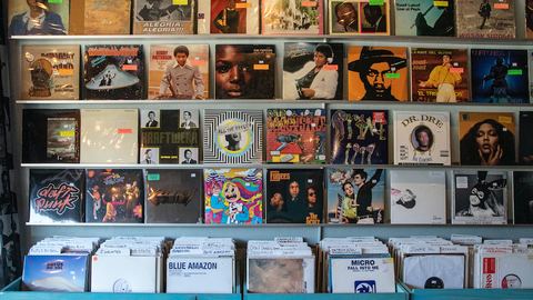 Vinilos de rap en una tienda