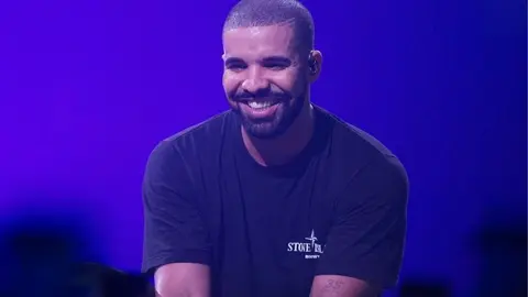 Drake borracho en una entrevista