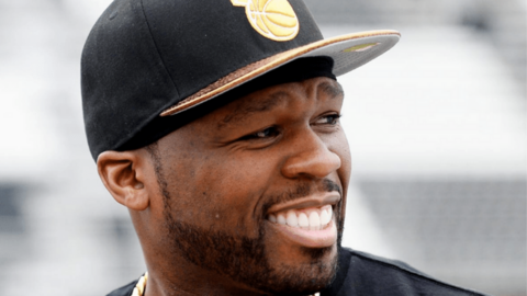50 Cent riendose