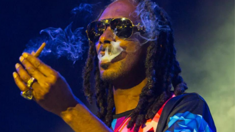 Snoop Dogg y la burrada que le paga a su liador de porros