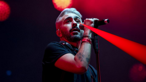 Rayden atacado con un l&acute;ser en un concierto