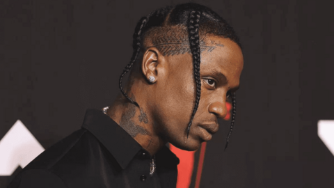 Travis Scott pasa desapercibido por las calles de Tokio