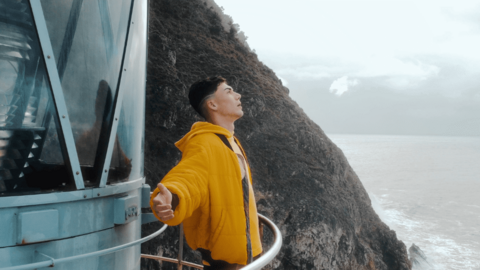 Exclusiva: Swit Eme lanza &ldquo;Faro de Alejandr&iacute;a&rdquo; con un videoclip de pel&iacute;cula