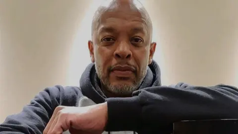 Dr. Dre inaugura una nueva escuela en California