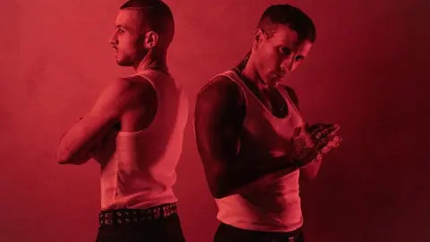 Shaolin Monkey y Calero LDN lanzan su nueva canción “Dale la vuelta”