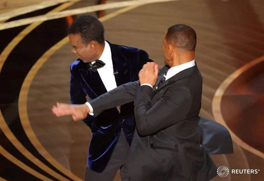 Will Smith golpe a Chris Rock