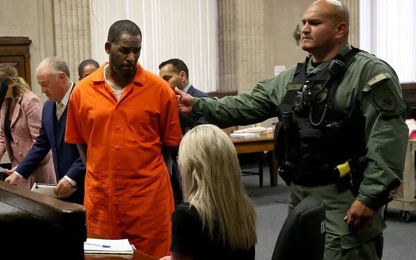 R. Kelly(gettyimages)